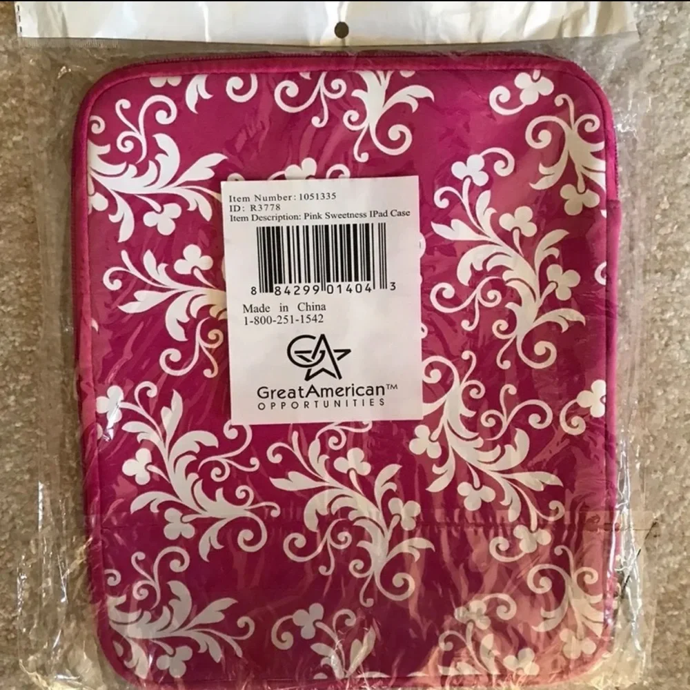 BRAND NEW Pink & White iPad Case